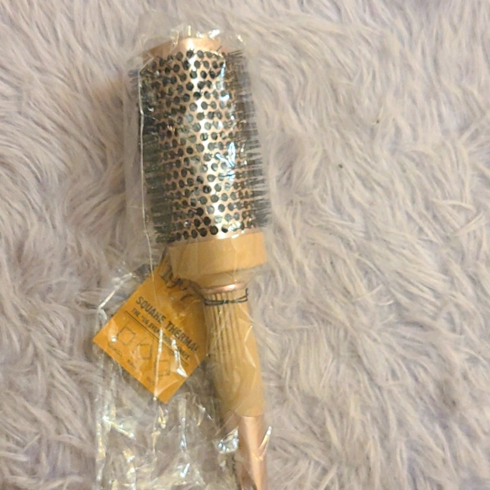 Stiff bristle brush